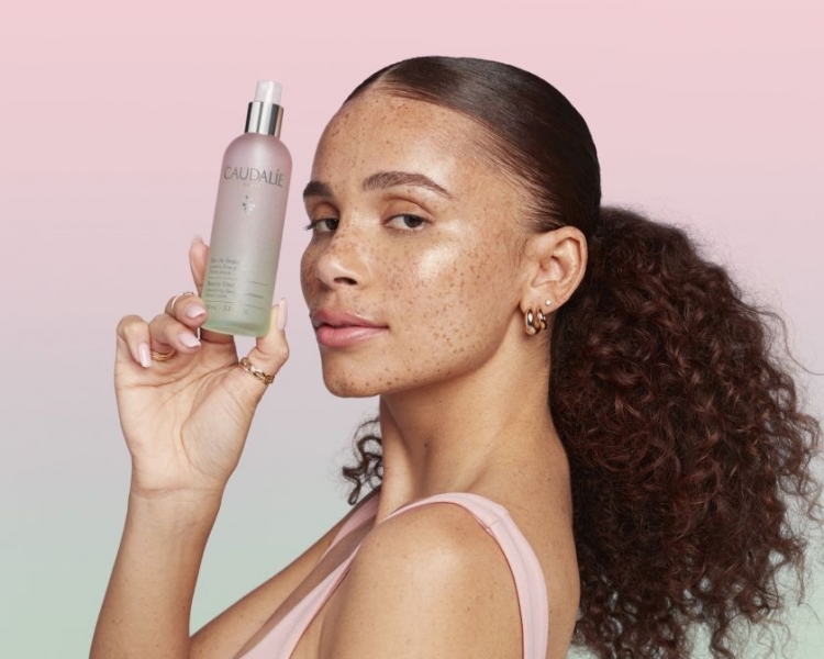 Nowość Caudalie woda rozświetlająca Beauty Elixir