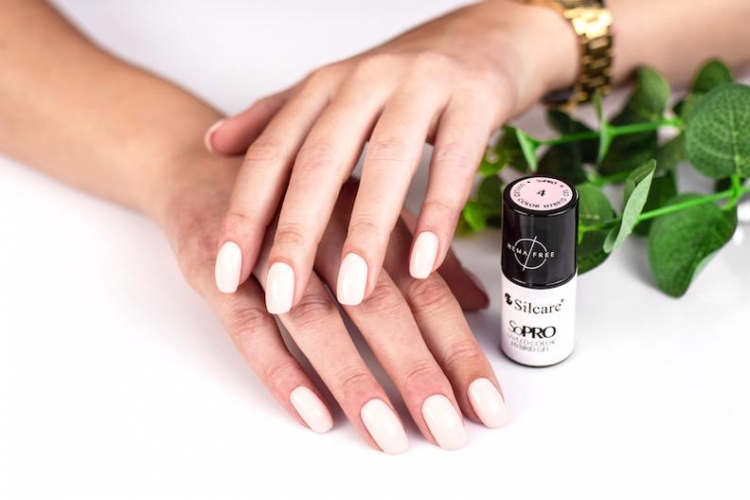 Manicure hybrydowy – co warto wiedzieć?