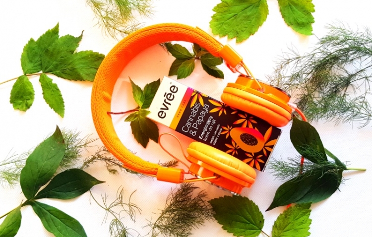 Evree Cannabis & Papaya energizujący krem do rąk