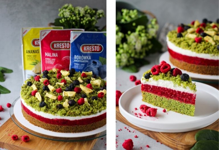 Wegańskie ciasto mech z owocami liofilizowanymi Kresto