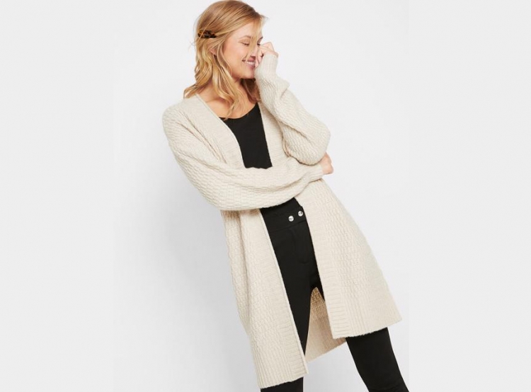 Przegląd najmodniejszych swetrów BonPrix