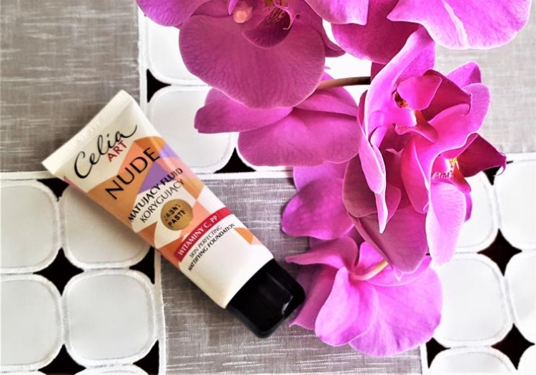 Celia Art matujący podkład korygujący jasny pastel