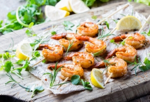 Grillowane krewetki w sosie ze złotych owoc&oacute;w i limonki