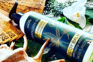 Joanna Cannabis Seed nawilżający balsam do ciała z ekstraktem z konopi