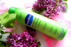 Vaseline balsam do ciała w sprayu Aloe Soothe