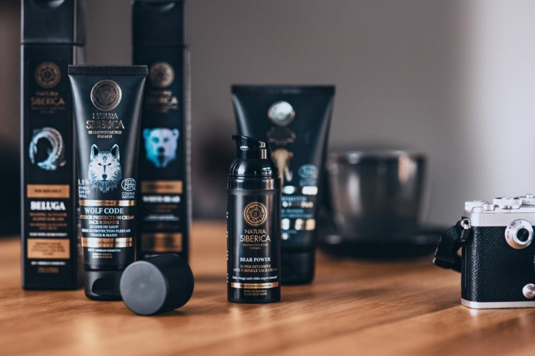 Ważymy wakacyjne kosmetyczki jej i jego