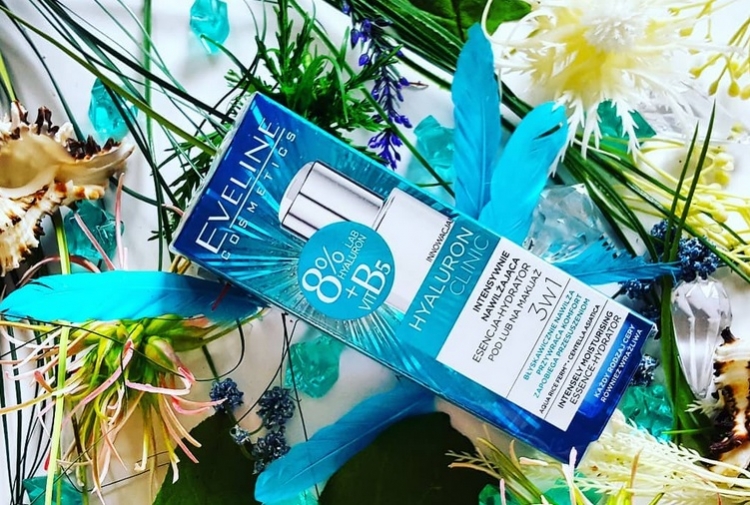 Eveline Cosmetics Hyaluron Clinic intensywnie nawilżająca esencja-hydrator pod lub na makijaż 3 w 1