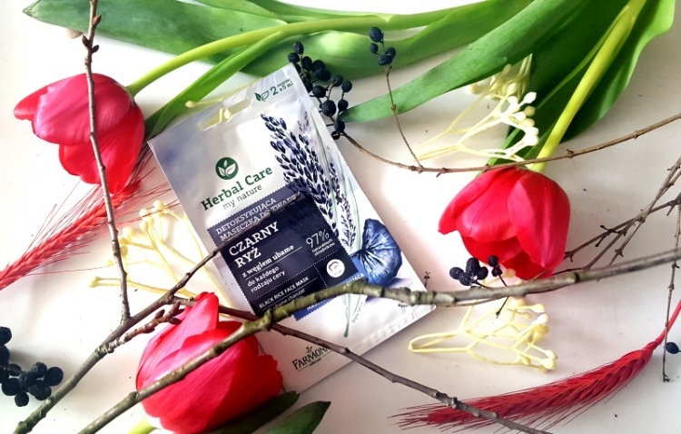 Farmona Herbal Care detoksykująca maseczka czarny ryż z węglem