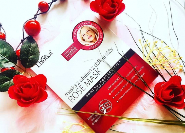 L’biotica maska z olejem z dzikiej róży odmładza i rozświetla
