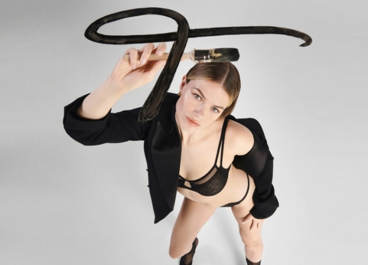 Kolekcja Triumph Signature Sheer