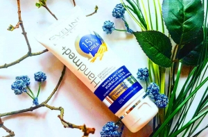 Eveline Cosmetics nawilżający krem do rąk Handmed+ 15% Urea
