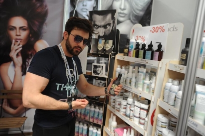 Brunetki, blondynki … trendy we fryzurach na lato 2017