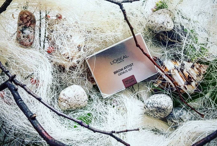 Rozświetlający makijaż na sobotni wieczór