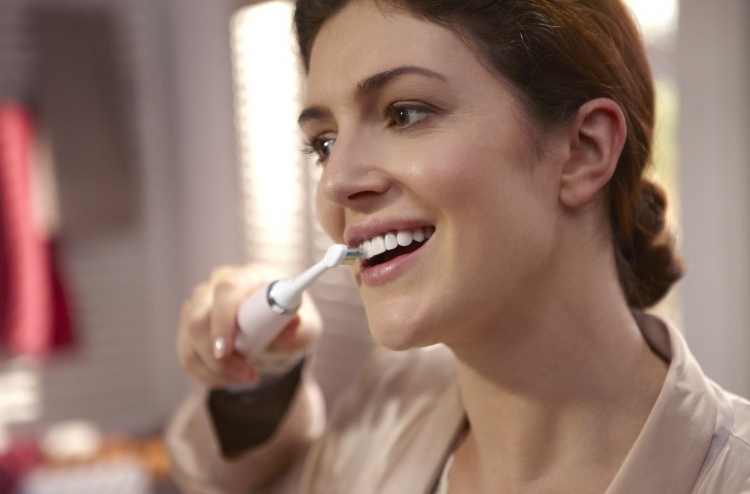 Rozjaśnić zęby szczoteczką do zębów