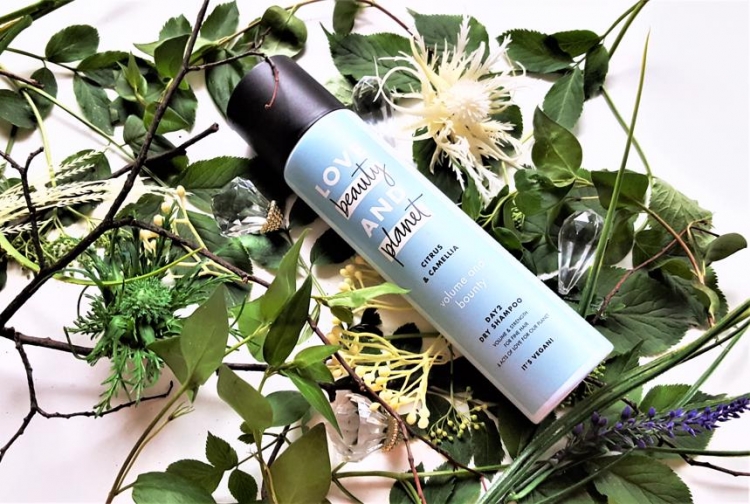 Suchy szampon Love Beauty & Planet Volume and Bounty