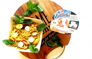 Bezglutenowe miętowe spaghetti z łososiem i zottarellą