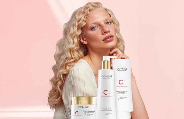 Jak dbać o włosy farbowane latem?