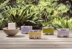 Nowe szampony w kostce Davines Essential Haircare
