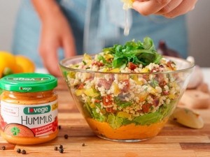 Pomysł na sałatkę z hummusem od Sante