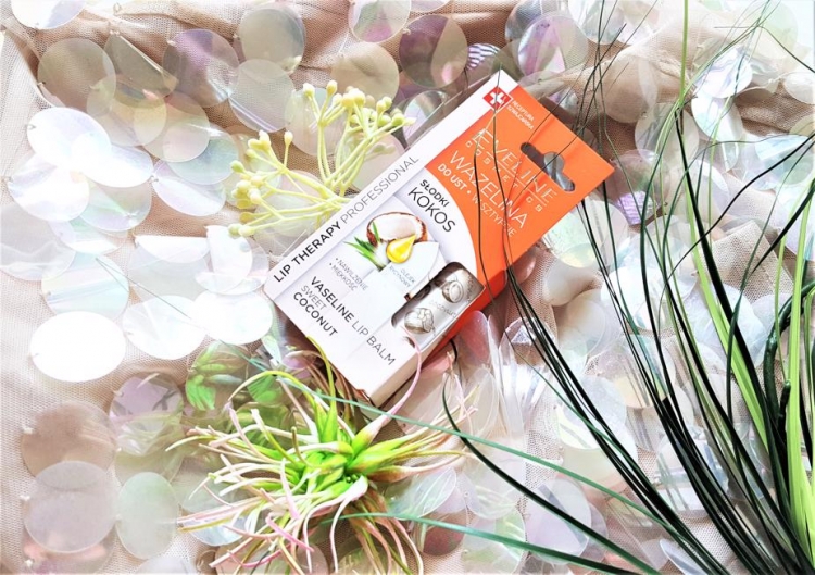 Eveline wazelina do ust w sztyfcie Słodki Kokos