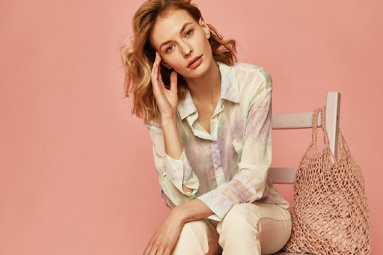 Pastelowe lato w kadrze marki Answear