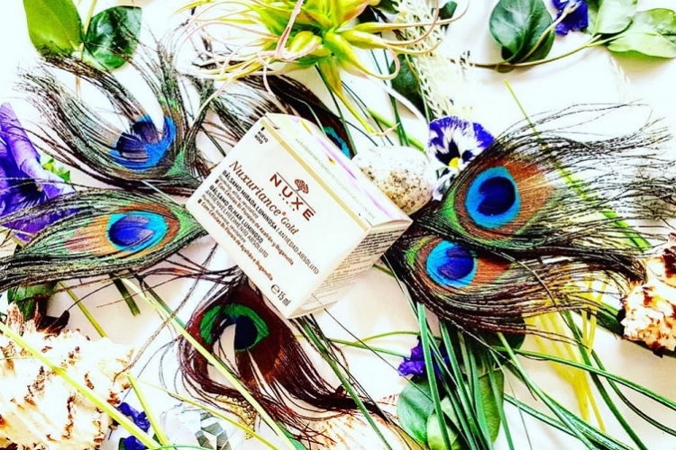 Nuxe Nuxuriance Gold rozświetlający balsam pod oczy