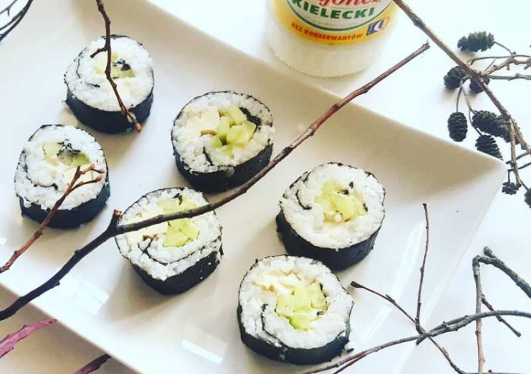 Maki sushi z tofu i majonezem