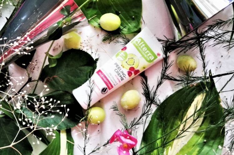 Alterra peeling kremowy z witaminą E i ekstraktem z żurawiny