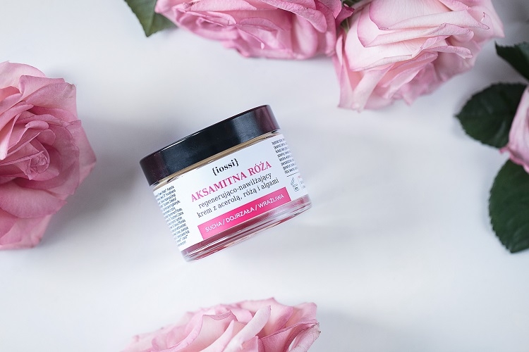 Nowość Iossi aksamitna róża regenerująco-nawilżający krem