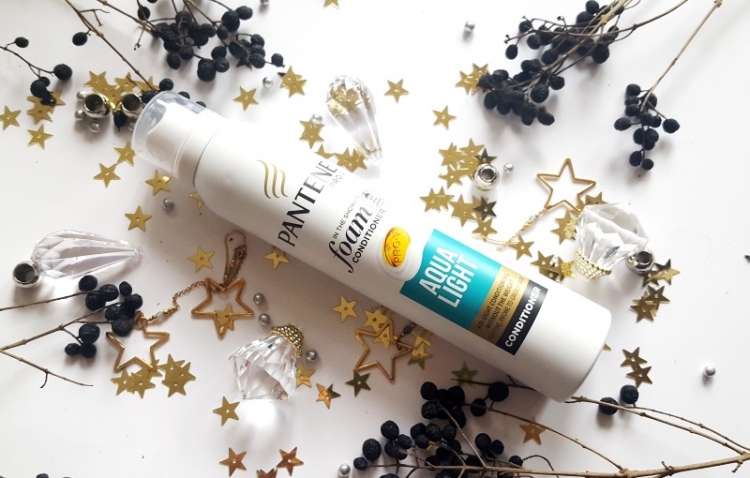 Pantene Pro-V Aqua Light odżywka w piance pod prysznic