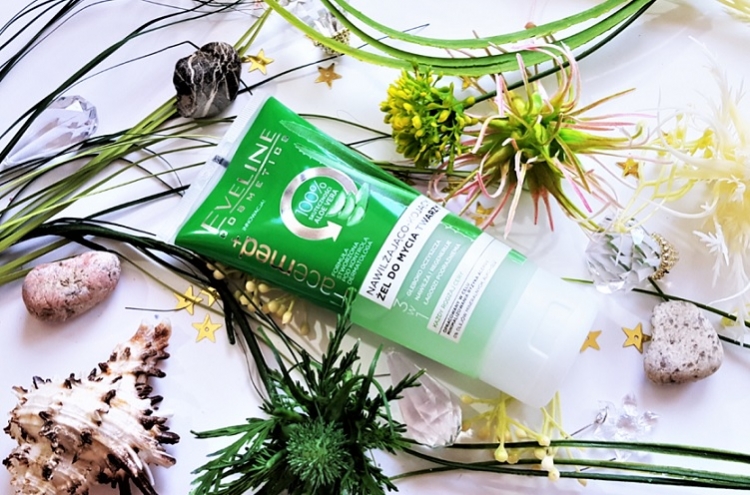 Eveline Facemed+ nawilżająco-kojący żel do mycia twarzy 3 w 1