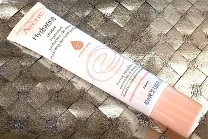 Krem BB Avène Hydrance Optimale UV Légère SPF 30