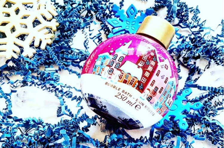Avon Bubble Bath Red Berries płyn do kąpieli jagodowy