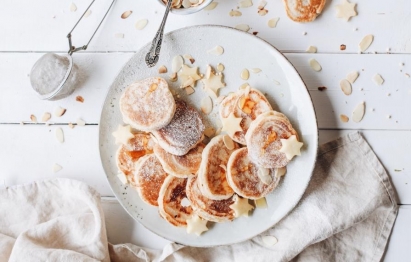 Zimowe mini naleśniki orkiszowe z miodem