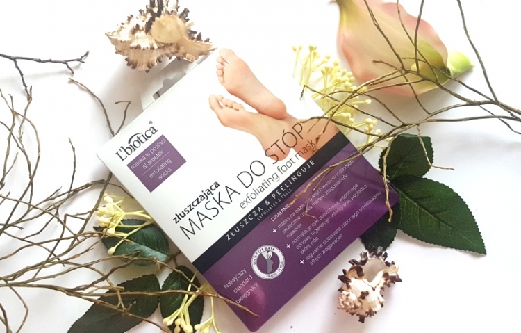 L'biotica złuszczająca maska do stóp w postaci nasączonych skarpetek